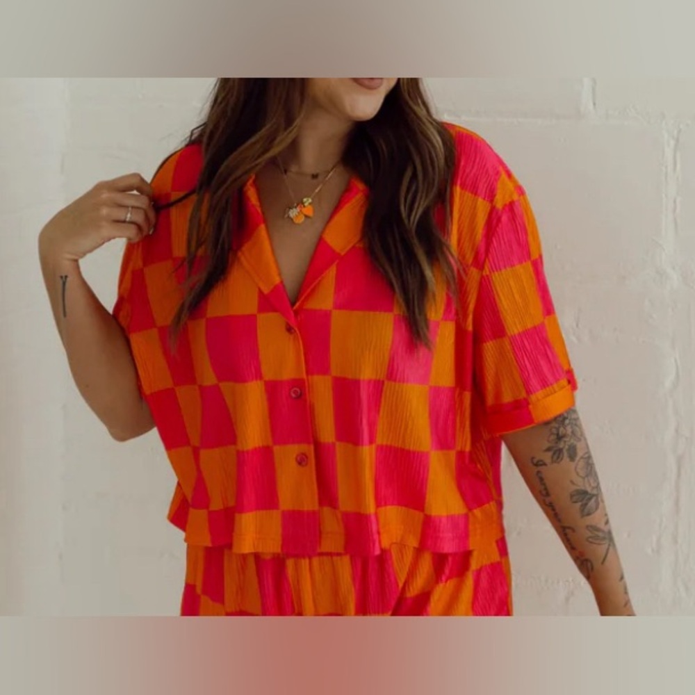 CHECKERED CROPPED BUTTON TOP